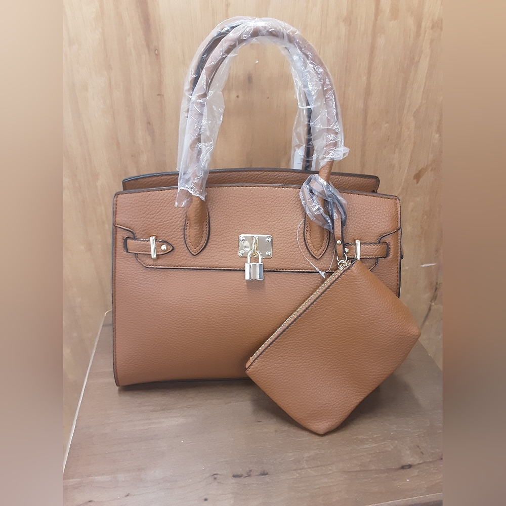 NWOT!!! Designer Look-a-like Elegant Tan Faux Leather Handbag With Pouch